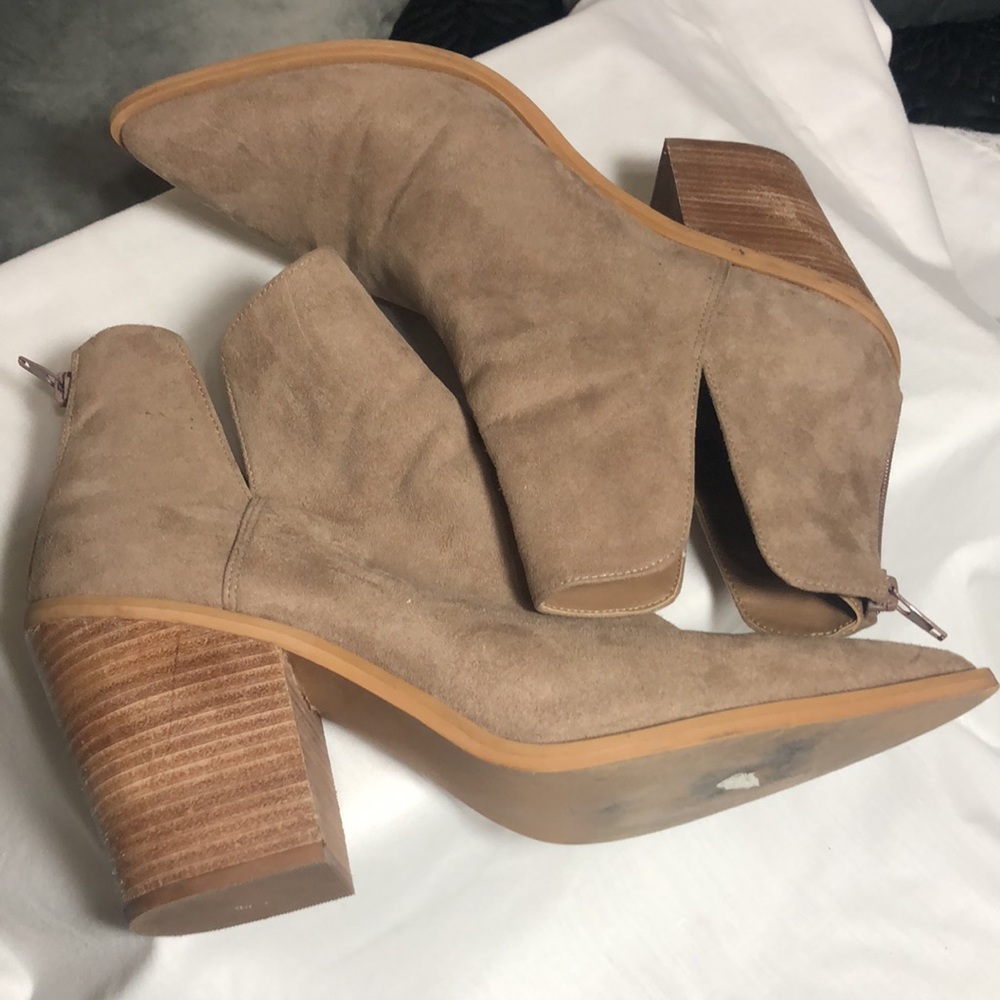 Cute suede tan/taupe colored boots size 11 - Picture 3 of 7